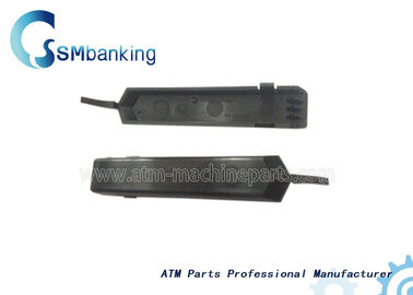 Black And Plastic Rail Platen 49200019000A Untuk Bagian Mesin ATM Diebold