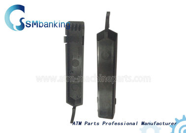Black And Plastic Rail Platen 49200019000A Untuk Bagian Mesin ATM Diebold