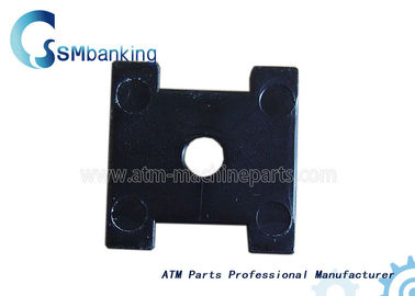 Suku cadang mesin ATM NCR 5886 Retainer Plat Presenter Hitam Plastik 445-0657077